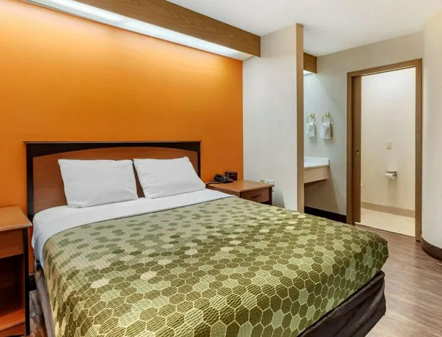 Econo Lodge North Academy hotel detail image 4