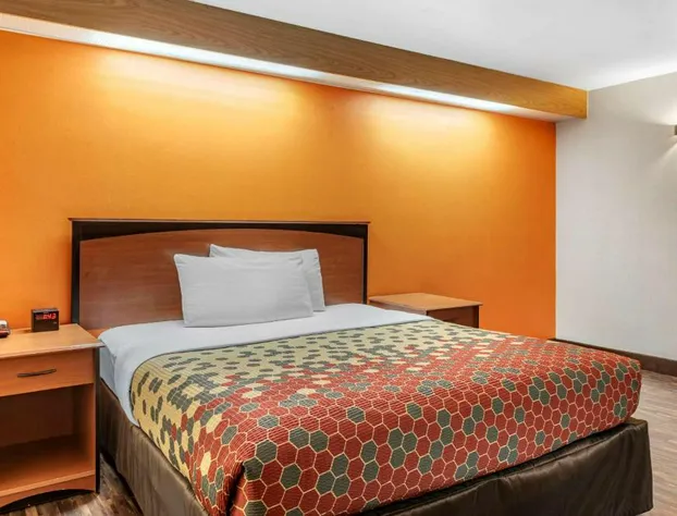 Econo Lodge North Academy hotel detail image 4