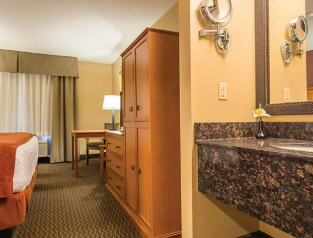 Best Western Plus Deer Park Hotel & Suites hotel detail image 4