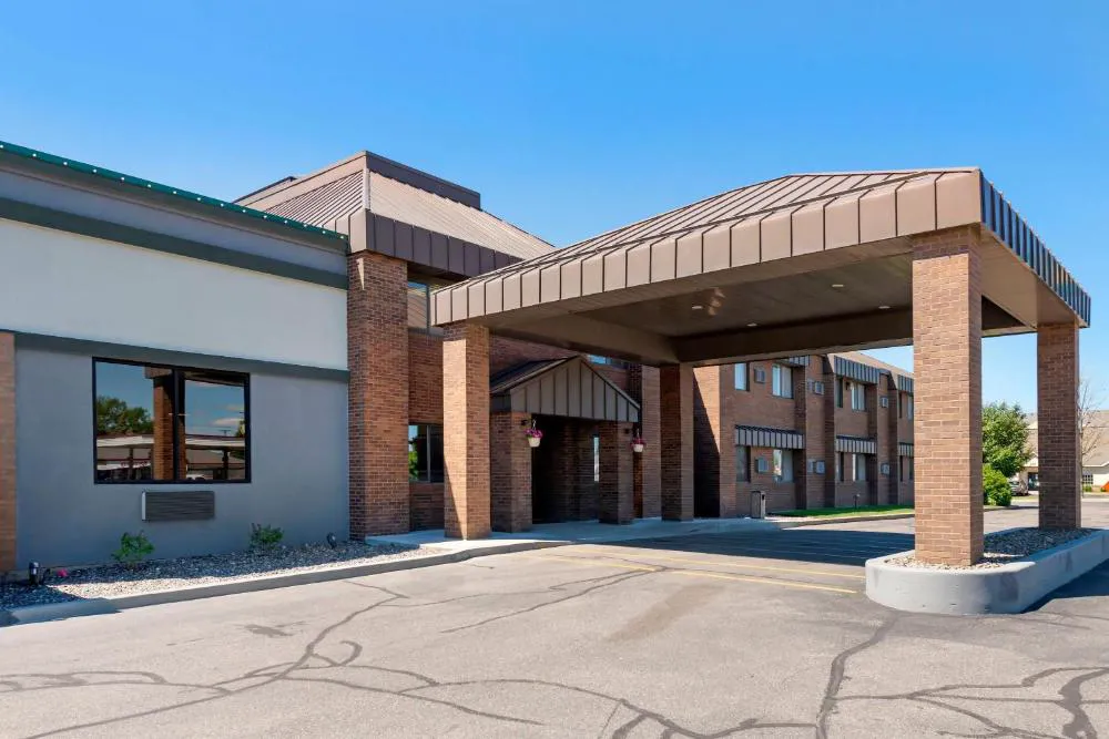 Quality Inn St. Cloud West hotel hero