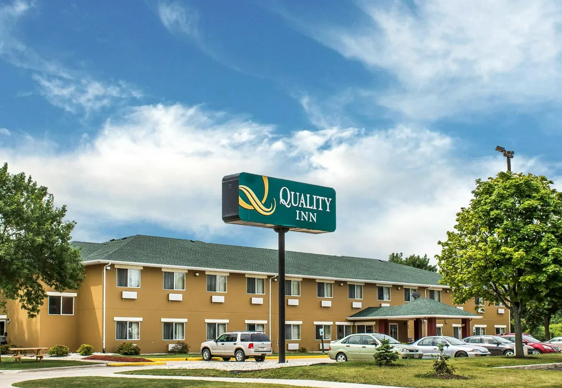 Quality Inn Manitowoc hotel hero