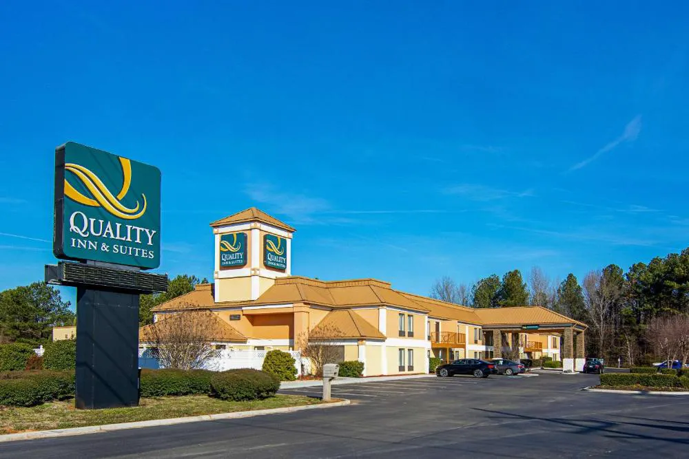 Quality Inn & Suites hotel hero