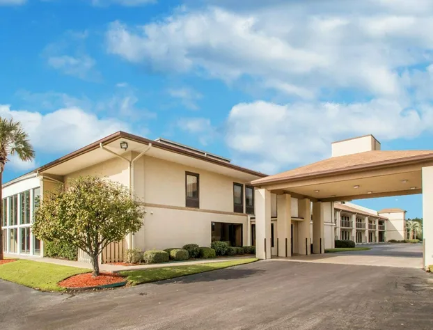 Quality Inn & Suites Ridgeland hotel detail image 1
