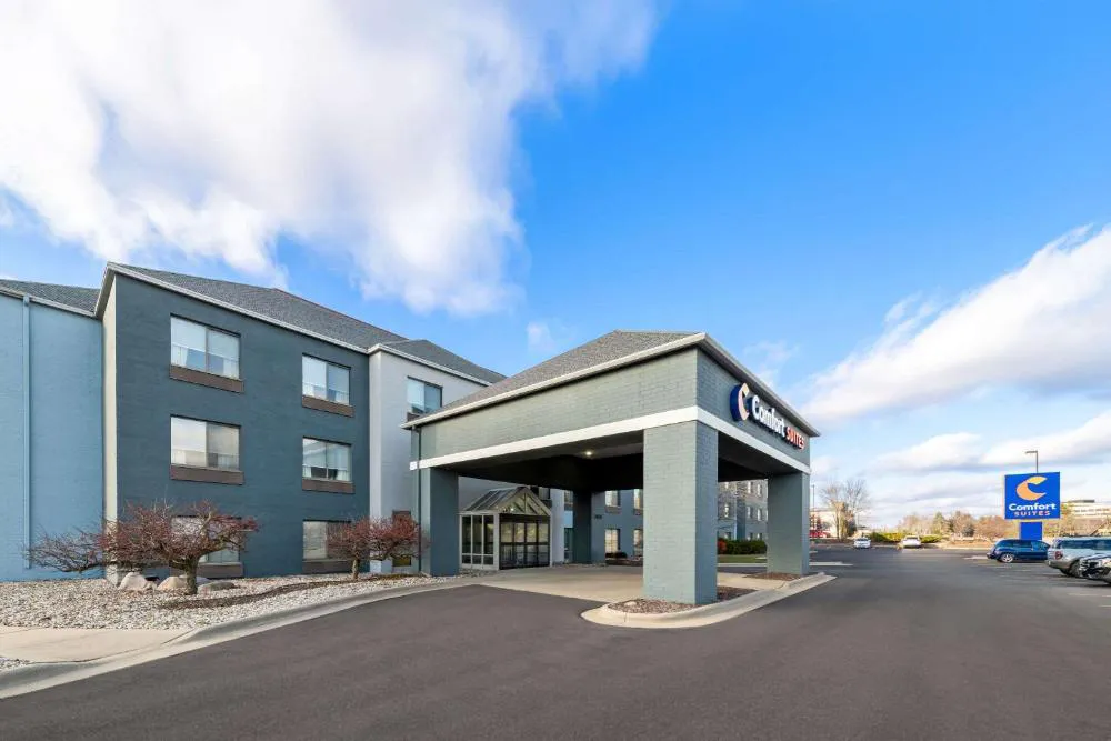 Comfort Suites Stevens Point hotel hero