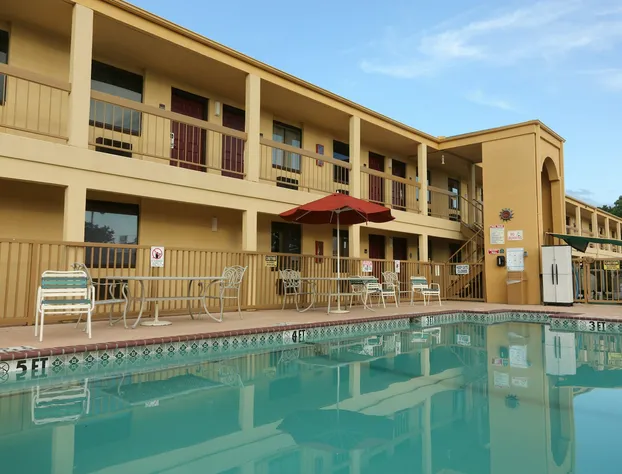 Red Roof Inn Ardmore hotel detail image 1
