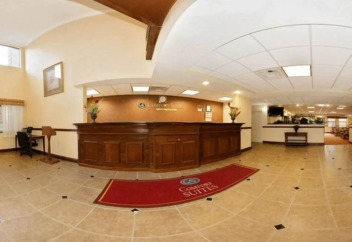 Quality Suites Jeffersonville - Louisville North hotel hero