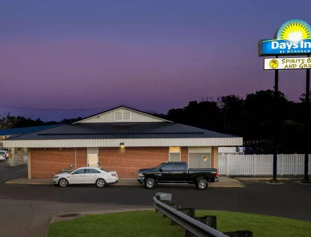 Days Inn by Wyndham Dubuque hotel detail image 2