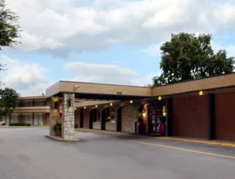 Days Inn by Wyndham Dubuque hotel detail image 4