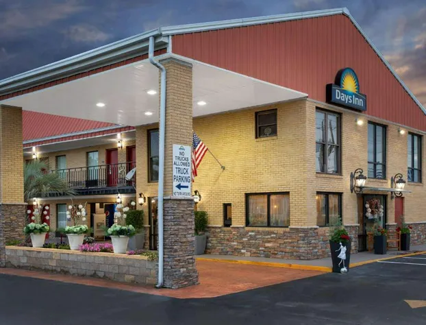 Days Inn by Wyndham Lake City hotel detail image 1
