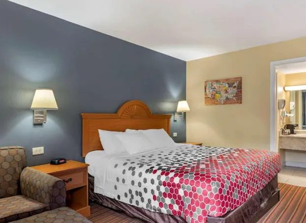 Econo Lodge Erlanger - Cincinnati Airport hotel detail image 3