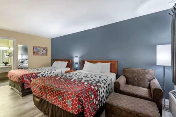 Econo Lodge Erlanger - Cincinnati Airport hotel detail image 1