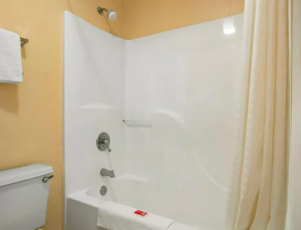 Econo Lodge Inn & Suites Evergreen hotel detail image 4