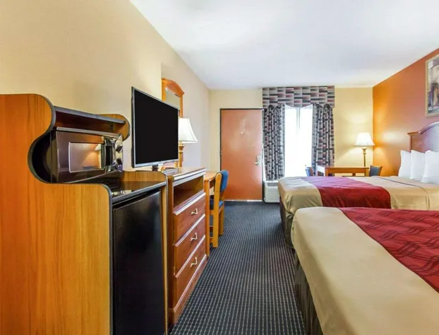 Econo Lodge Inn & Suites hotel detail image 2