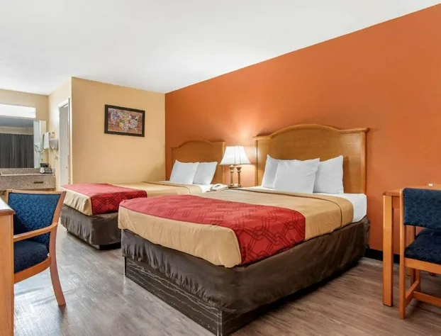 Econo Lodge Inn & Suites hotel detail image 4