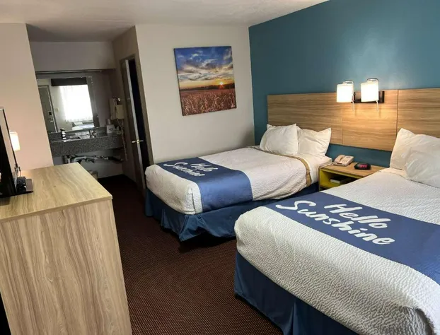 Days Inn by Wyndham Pratt hotel detail image 2