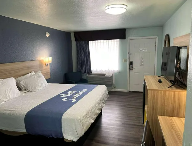 Days Inn by Wyndham Pratt hotel detail image 4