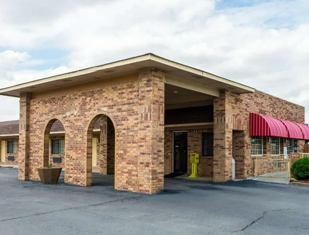 Econo Lodge & Suites Brinkley hotel detail image 2