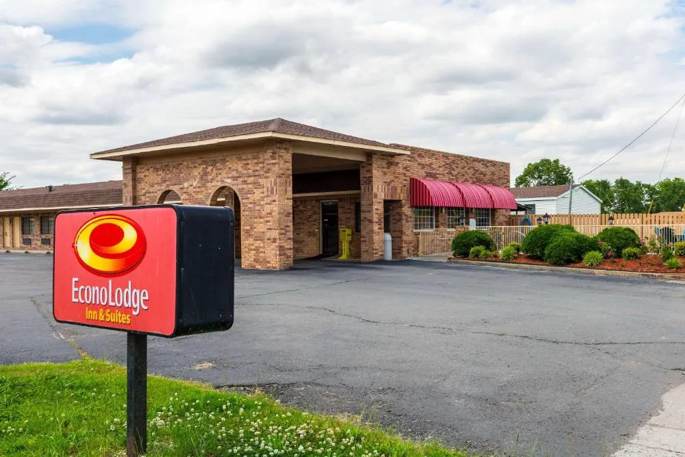 Econo Lodge & Suites Brinkley hotel hero