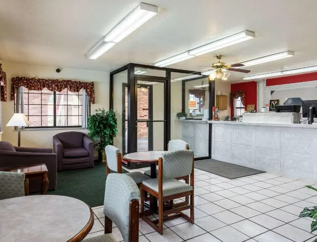 Econo Lodge & Suites Brinkley hotel detail image 3