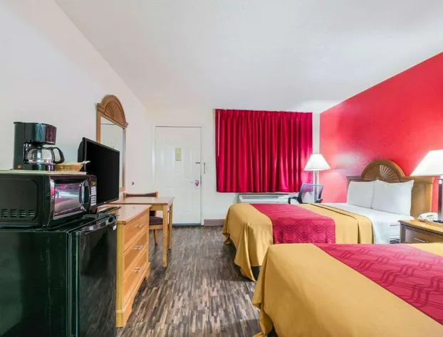 Econo Lodge & Suites Brinkley hotel detail image 4