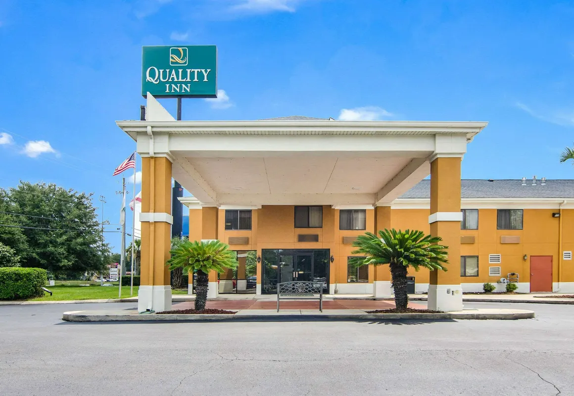Quality Inn near University of Mobile hotel hero