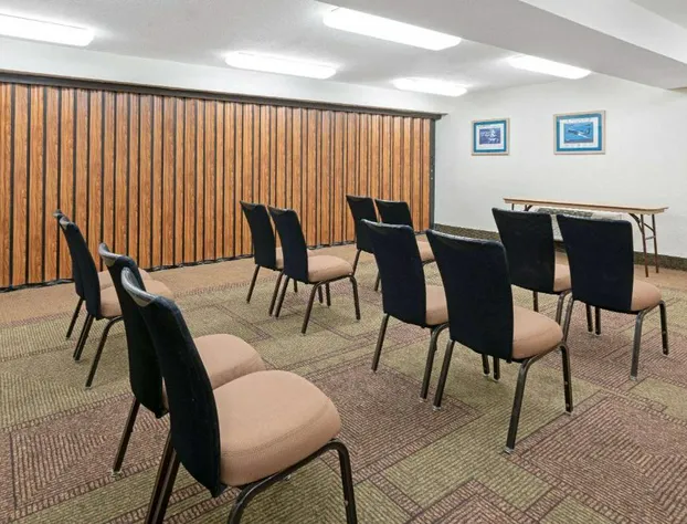 La Quinta Inn & Suites by Wyndham Salt Lake City - Layton hotel detail image 1