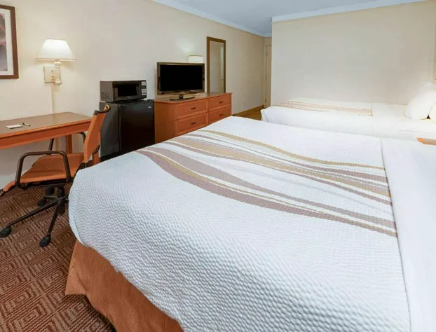 La Quinta Inn & Suites by Wyndham Salt Lake City - Layton hotel detail image 4