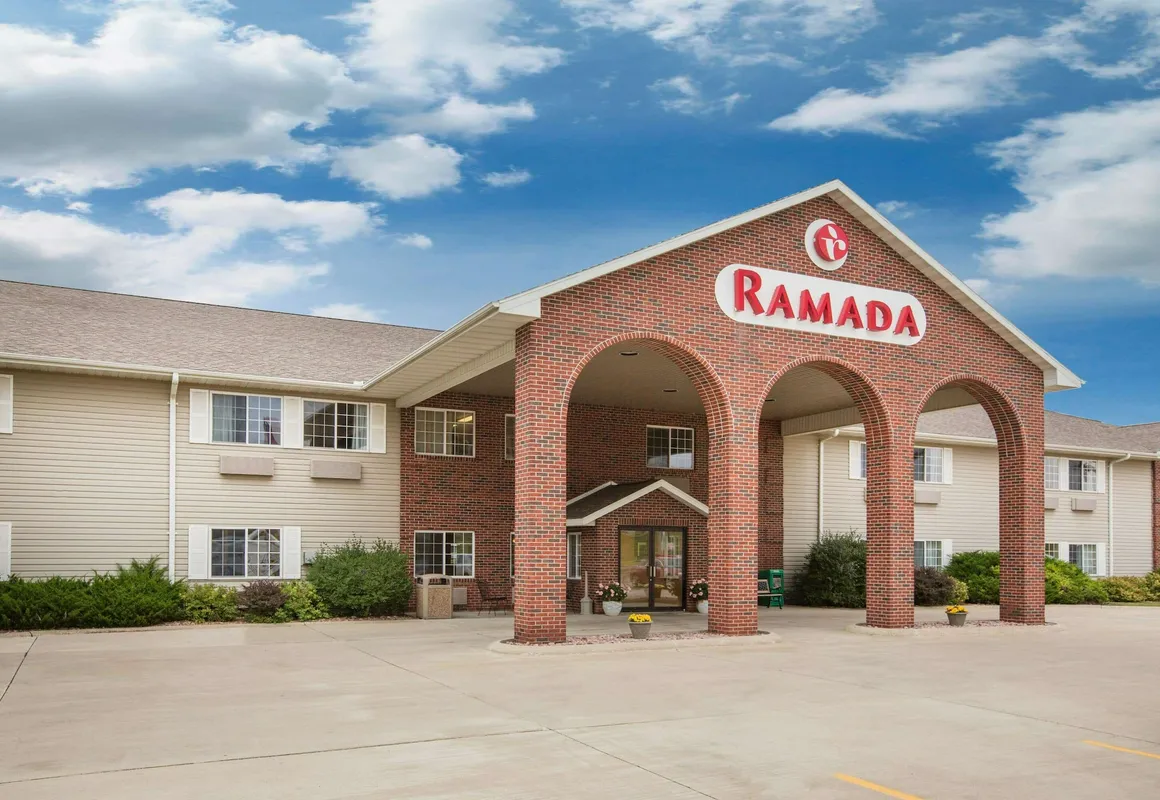 Ramada by Wyndham Spirit Lake/Okoboji hotel hero