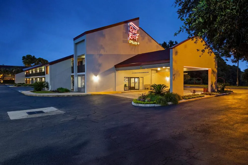 Red Roof Inn PLUS+ Mt Pleasant - Patriots Point hotel hero