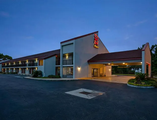 Red Roof Inn PLUS+ Mt Pleasant - Patriots Point hotel detail image 2