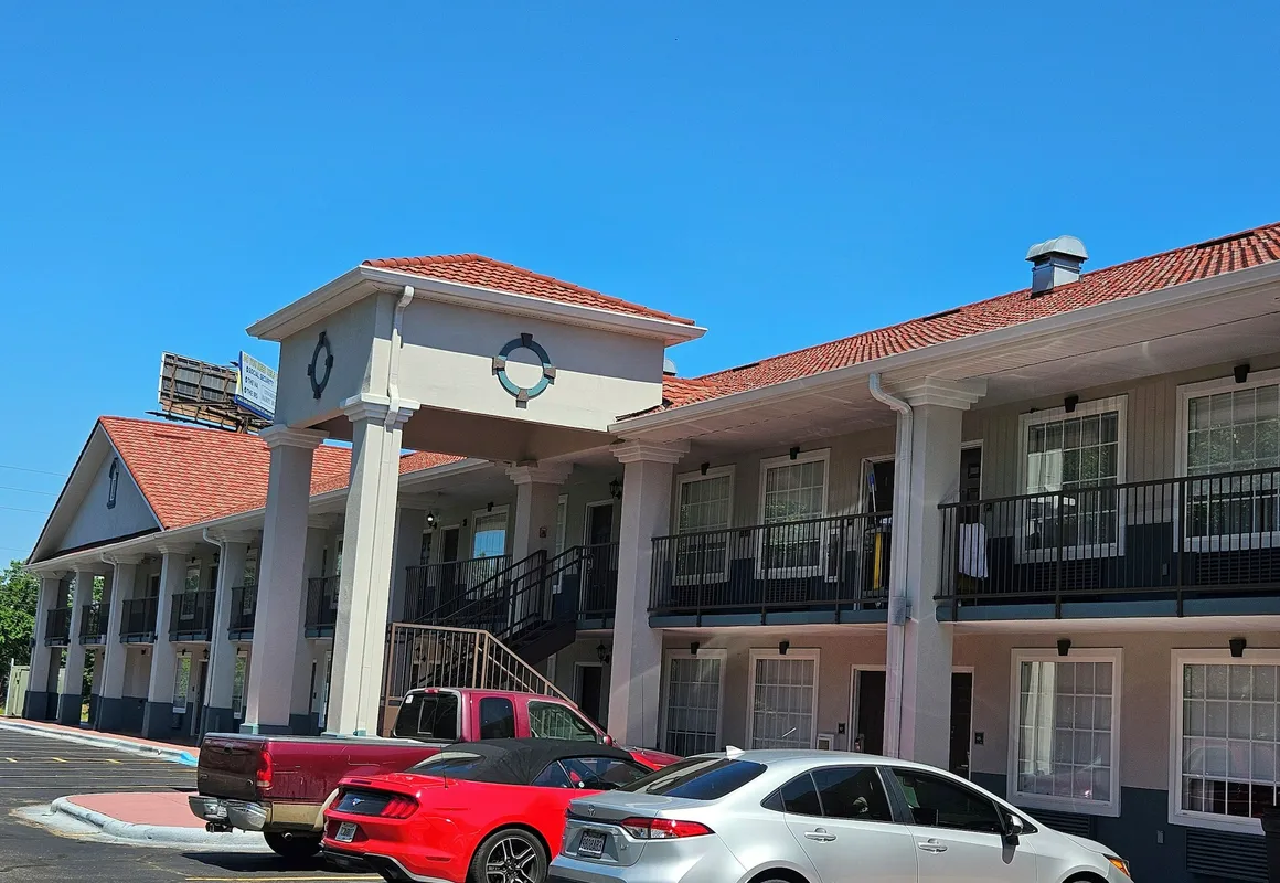 Quality Inn & Suites Greenville I-65 hotel hero