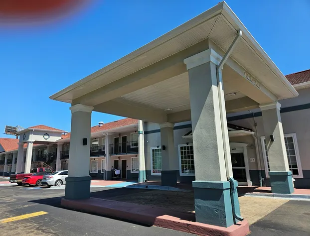 Quality Inn & Suites Greenville I-65 hotel detail image 4