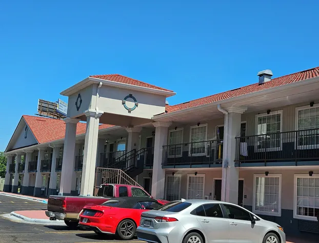 Quality Inn & Suites Greenville I-65 hotel detail image 1
