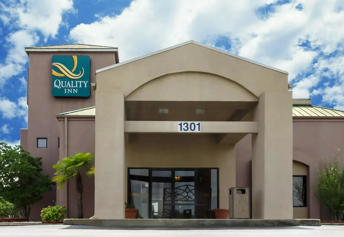 Quality Inn Meridian hotel hero