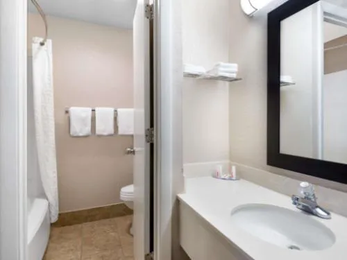 Baymont by Wyndham Muncie Near Ball State University hotel detail image 4