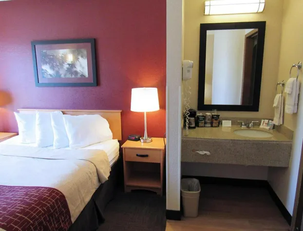 Red Roof Inn Fargo - I-94/ Medical Center hotel detail image 3