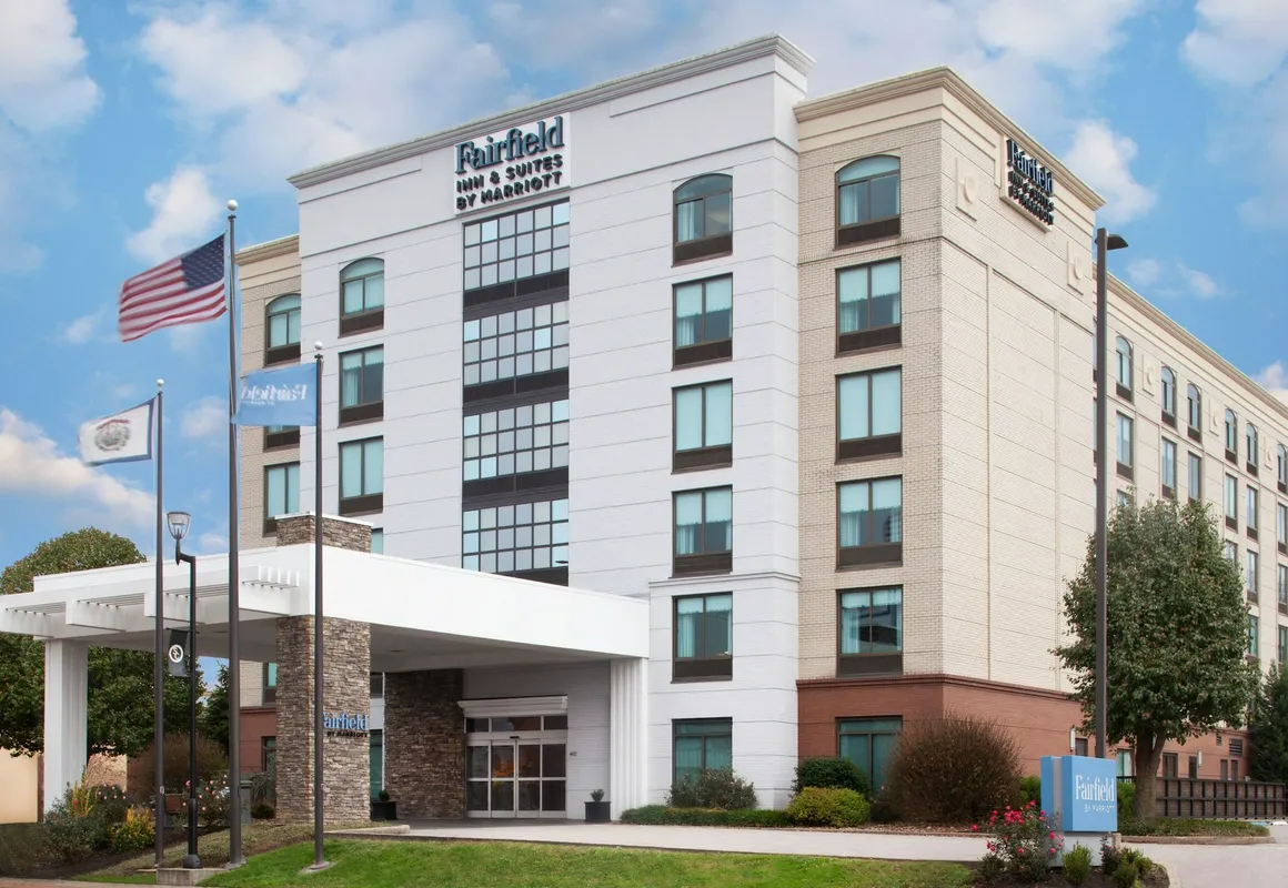 Fairfield Inn & Suites by Marriott Charleston hotel hero