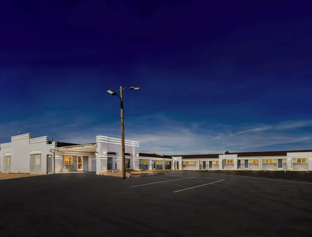 Econo Lodge Inn & Suites Santa Rosa hotel detail image 3