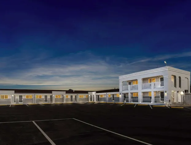 Econo Lodge Inn & Suites Santa Rosa hotel detail image 4