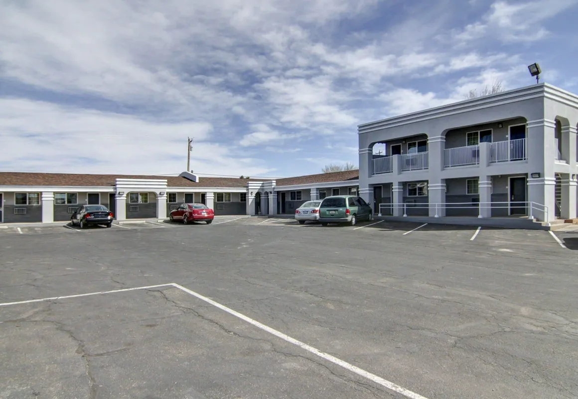 Econo Lodge hotel hero