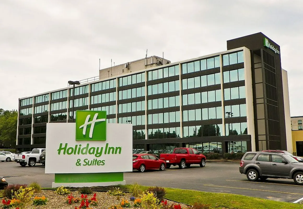 Holiday Inn Hotel & Suites Charleston West by IHG hotel hero