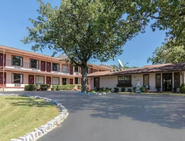 The Parkwood Inn & Suites hotel detail image 1