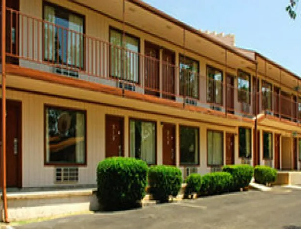 The Parkwood Inn & Suites hotel detail image 2