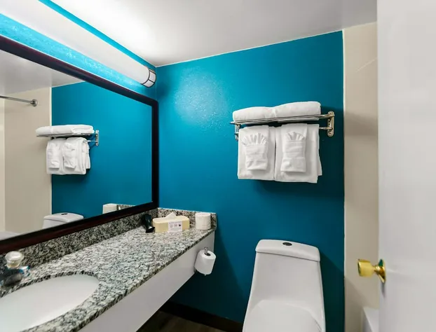 Clarion Inn Falls Church - Arlington hotel detail image 4