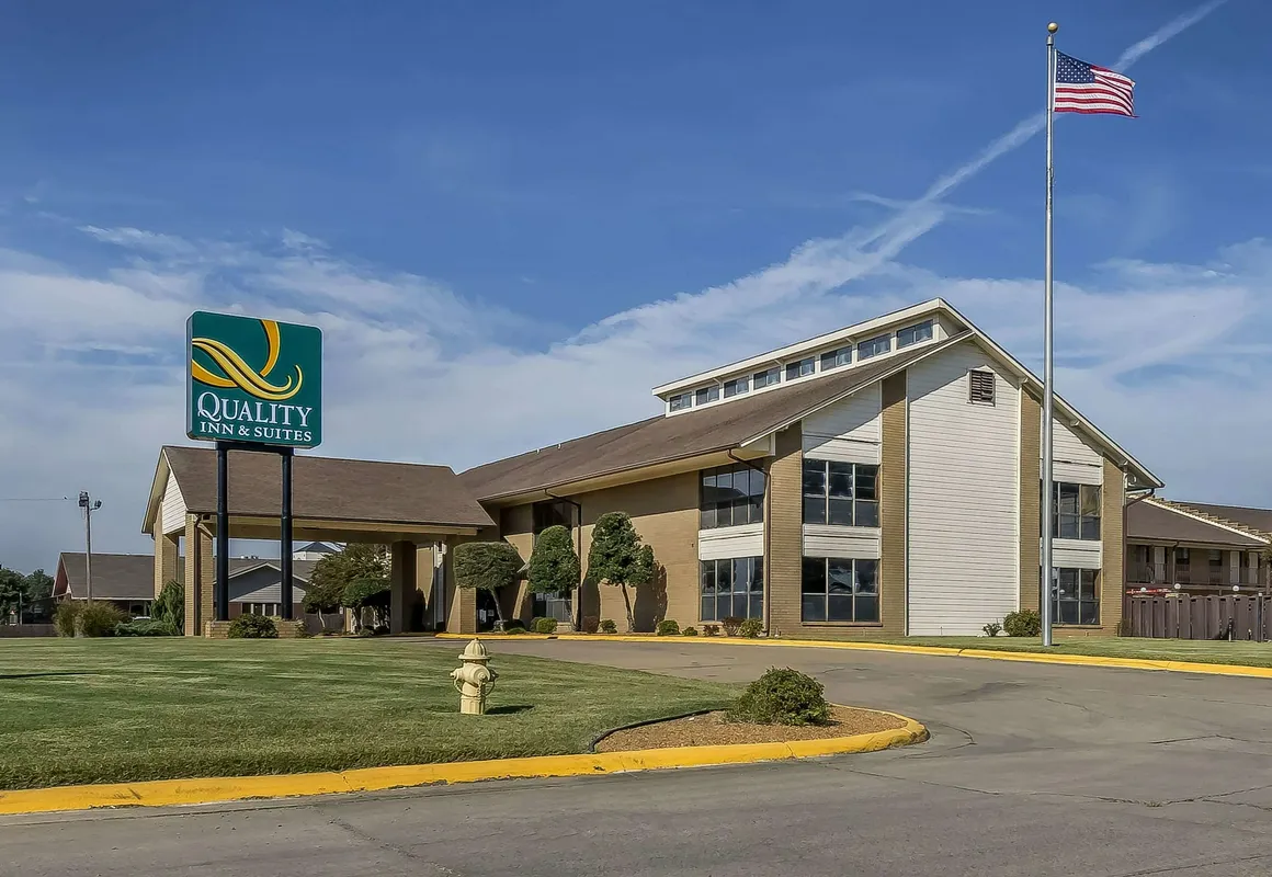 Quality Inn & Suites Stuttgart North hotel hero