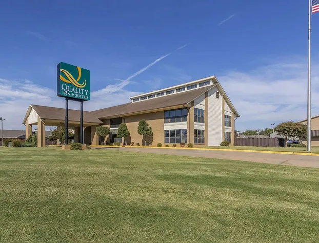 Quality Inn & Suites Stuttgart North hotel detail image 2