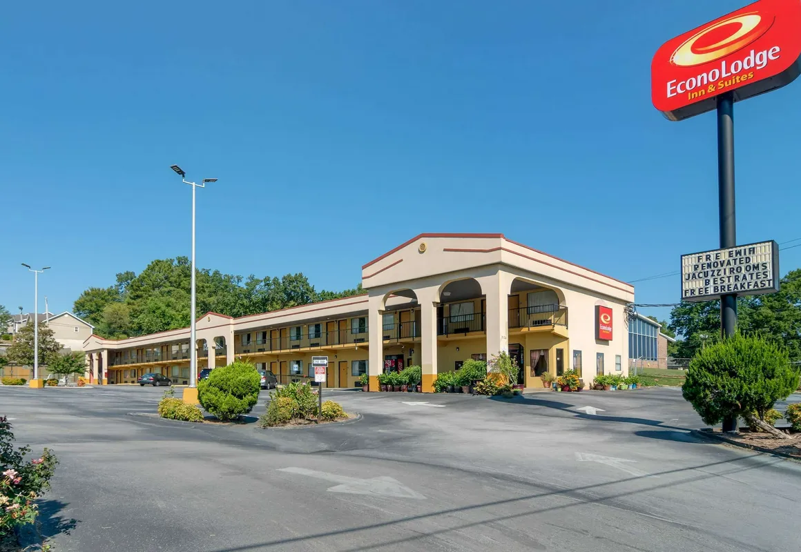 Econo Lodge Inn & Suites near Chickamauga Battlefield hotel hero