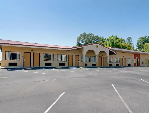 Econo Lodge Inn & Suites near Chickamauga Battlefield hotel detail image 2