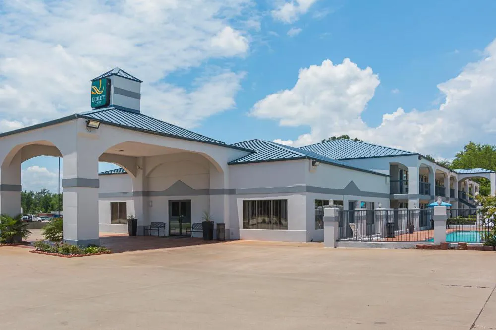 Quality Inn Carthage hotel hero