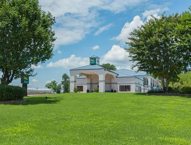 Quality Inn Carthage hotel detail image 4